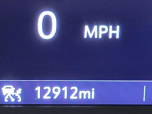 Used 2023 Chevrolet Equinox Premier image 2