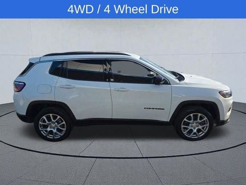 Used 2023 Jeep Compass Latitude AWD/4WD image 6