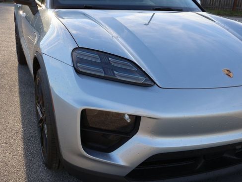 New 2025 Porsche Macan 4S Electric image 14