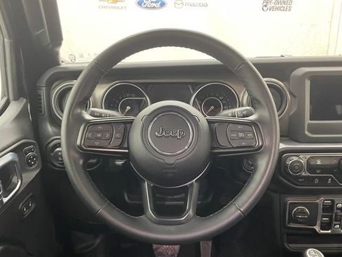 Used 2022 Jeep Gladiator Sport image 9