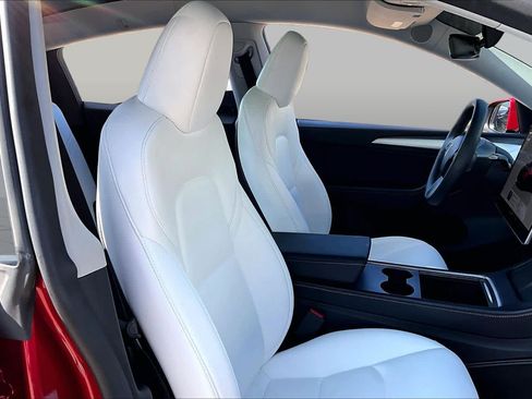 Used 2024 Tesla Model Y 2WD image 8