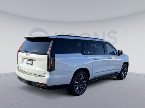 Used 2023 Cadillac Escalade ESV Sport w/ Touring Package image 7