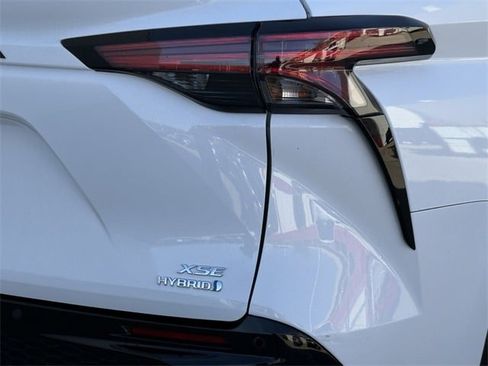 Used 2023 Toyota Sienna XSE w/ XSE Plus Package image 7