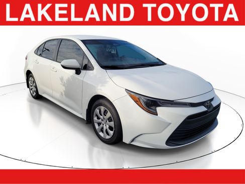 Certified 2025 Toyota Corolla LE FWD image 1