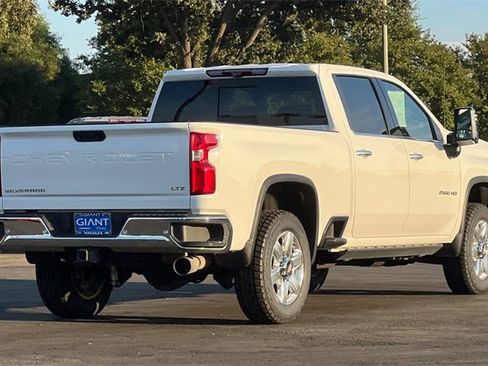 Used 2021 Chevrolet Silverado 2500 LTZ w/ LTZ Premium Package image 4