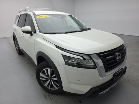 Used 2024 Nissan Pathfinder SL AWD/4WD image 3
