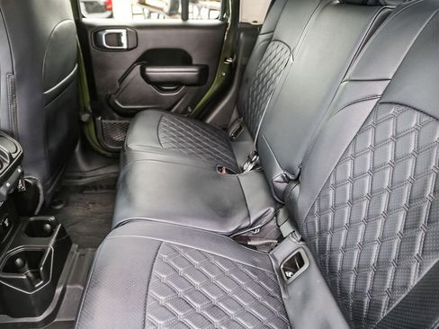 Used 2021 Jeep Gladiator Willys image 17