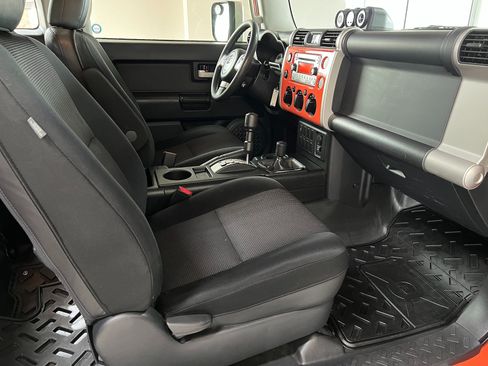 Used 2013 Toyota FJ Cruiser 4WD image 26