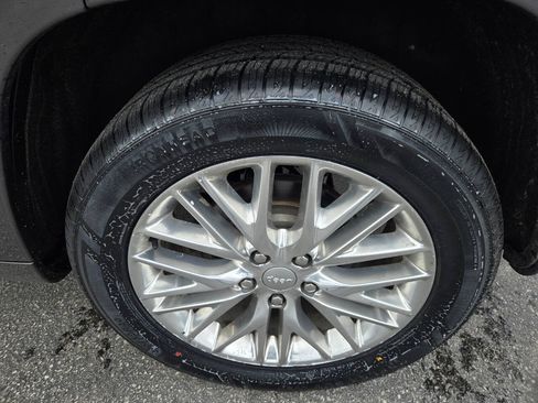 Used 2018 Jeep Grand Cherokee Summit AWD/4WD image 13