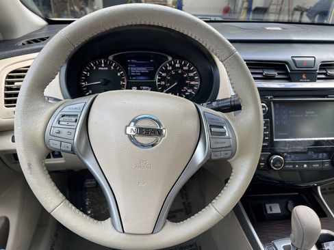 Used 2013 Nissan Altima 2.5 SL w/ Technology Pkg FWD image 16