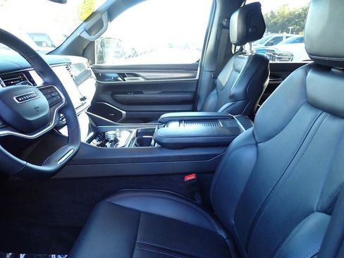 Used 2023 Jeep Wagoneer Series III w/ Preferred Equipment Group image 14