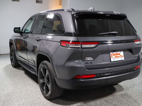 Used 2024 Jeep Grand Cherokee Limited w/ Luxury Tech Group II AWD/4WD image 9
