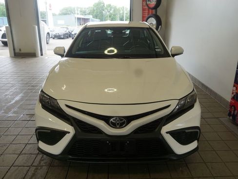Used 2024 Toyota Camry SE FWD image 12