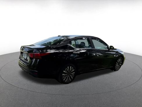 Used 2025 Nissan Altima 2.5 SV FWD image 10