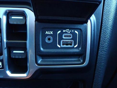 Used 2023 Jeep Gladiator Overland w/ Trailer Tow Package image 17