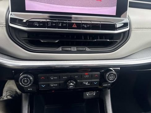 Used 2024 Jeep Compass Limited image 26