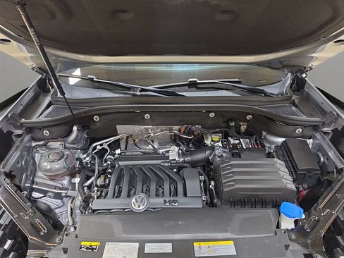 Used 2023 Volkswagen Atlas SEL R-Line AWD/4WD image 9