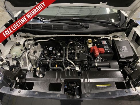 Used 2025 Nissan Kicks SV AWD/4WD image 19
