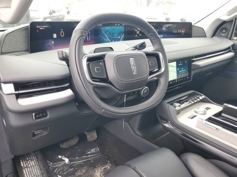 New 2026 Lincoln Navigator Reserve image 14