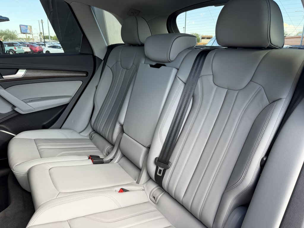 Used 2025 Audi Q5 e Premium AWD/4WD image 34