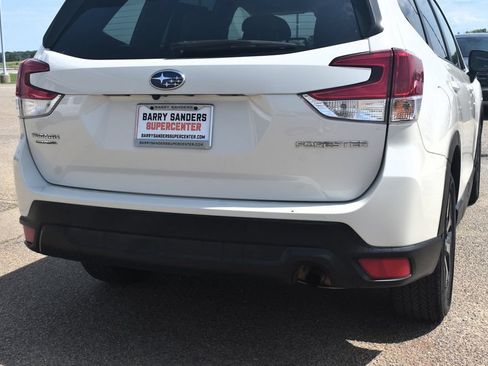 Used 2022 Subaru Forester Premium AWD/4WD image 10