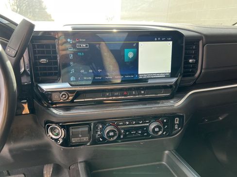 Used 2024 Chevrolet Silverado 2500 LTZ w/ LTZ Convenience Package image 16