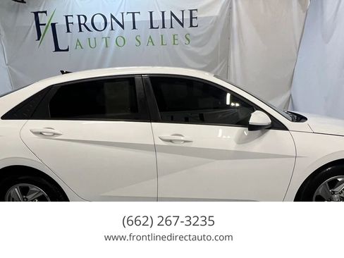 Used 2024 Hyundai Elantra SE FWD image 8