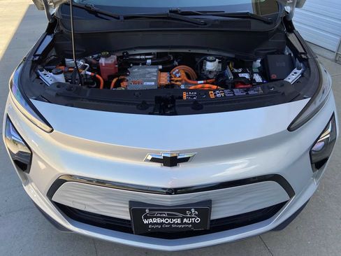 Used 2023 Chevrolet Bolt EUV Premier w/ Sun & Sound Package FWD image 28