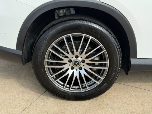 Used 2025 Mercedes-Benz GLC 300 image 8