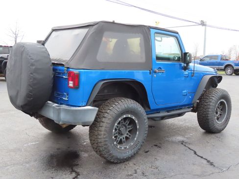 Used 2016 Jeep Wrangler Rubicon w/ Power Convenience Group image 6