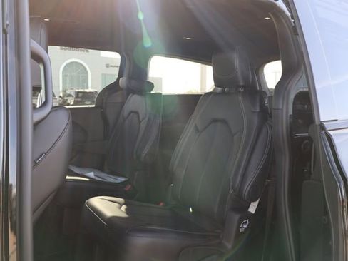 New 2026 Chrysler Pacifica Select w/ S Appearance Package FWD image 9