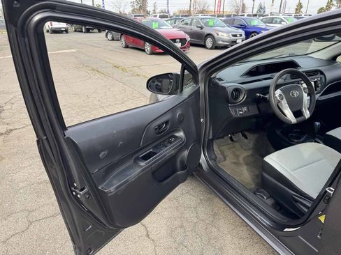 Used 2016 Toyota Prius C One image 21