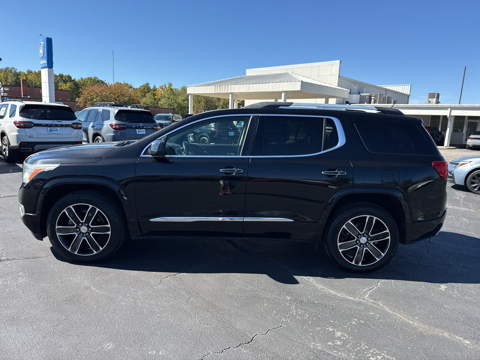 Used 2019 GMC Acadia Denali AWD/4WD image 4