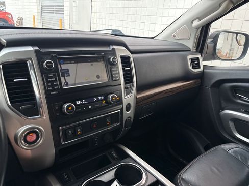 Used 2018 Nissan Titan SL image 14
