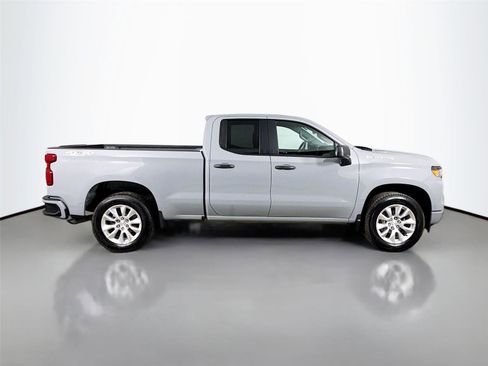 Used 2025 Chevrolet Silverado 1500 Custom image 9
