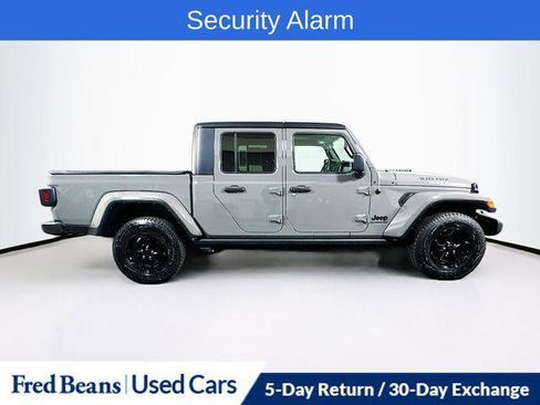 Certified 2022 Jeep Gladiator Sport AWD/4WD image 9