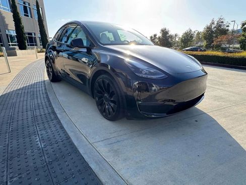 Used 2023 Tesla Model Y Performance AWD/4WD image 3