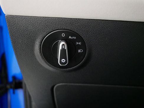 Used 2025 Volkswagen Taos SE image 26