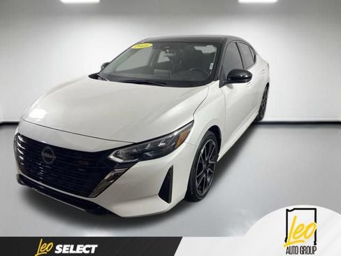 Used 2025 Nissan Sentra SR FWD image 1