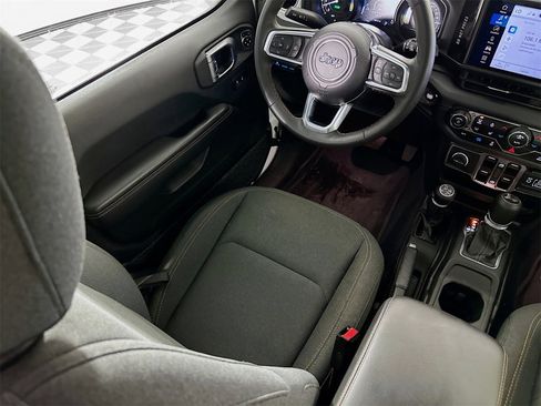 Used 2024 Jeep Wrangler Unlimited Sahara image 19