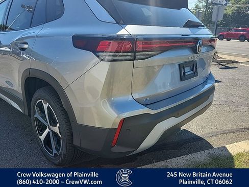 New 2025 Volkswagen Tiguan SE image 24