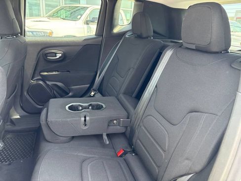Used 2021 Jeep Renegade Latitude w/ Convenience Group AWD/4WD image 15
