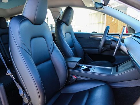 Used 2024 Tesla Model Y Long Range image 18