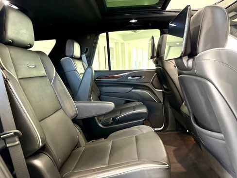 Used 2023 Cadillac Escalade Premium Luxury image 21