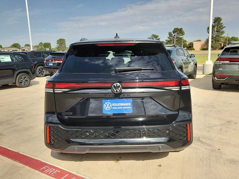 New 2026 Volkswagen Tiguan SE R-Line FWD image 6