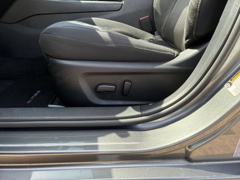 Used 2025 Nissan Altima 2.5 SV FWD image 18