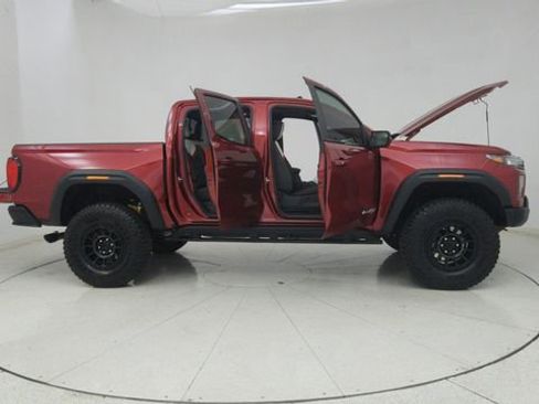 Used 2024 GMC Canyon AT4X w/ AT4X AEV Edition image 9