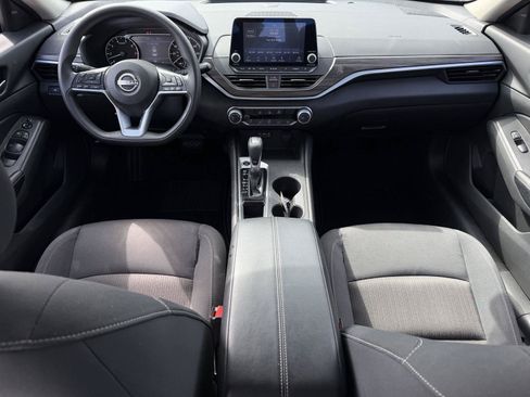 Used 2025 Nissan Altima 2.5 SV FWD image 6