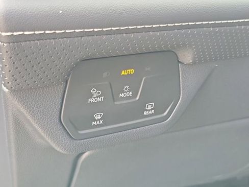 Used 2024 Volkswagen Atlas Cross Sport SE image 8