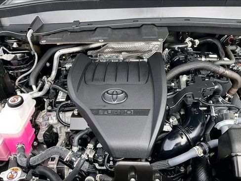 Used 2025 Toyota Grand Highlander AWD image 32